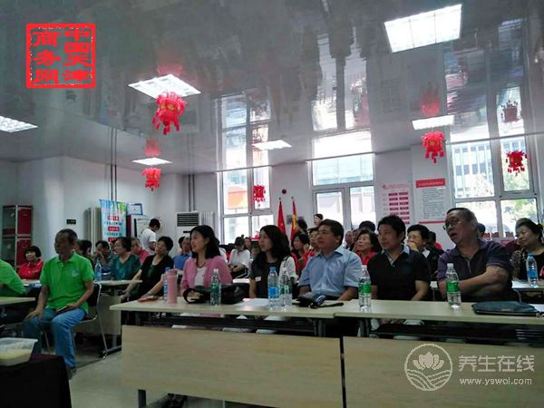明星專家走進社區 與百姓互動談烹飪<a href=http://www.fnaogov.cn/jkys/ target=_blank class=infotextkey>養生</a> 明星專家走進社區 與百姓互動談烹飪養生