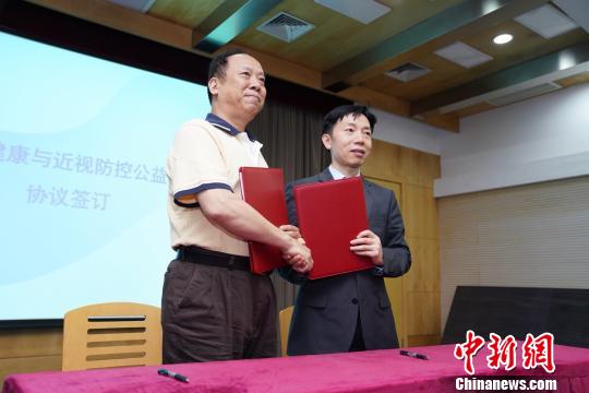 上海最大限度動員各界力量加強青少年近視防控-易網(wǎng)<a href=http://www.fnaogov.cn/ target=_blank class=infotextkey>健康養(yǎng)生</a>網(wǎng) 上海最大限度動員各界力量加強青少年近視防控