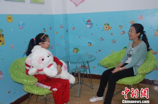蘭州關注未成年人心理健康 設輔導站引導學生陽光成長-易網<a href=http://www.fnaogov.cn/ target=_blank class=infotextkey>健康養生</a>網 蘭州關注未成年人心理健康 設輔導站引導學生陽光成長