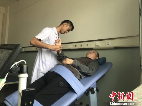 康復醫生倡“愛心治療”:感知病人痛苦為其“紓難”-易網健康<a href=http://www.fnaogov.cn/jkys/ target=_blank class=infotextkey>養生</a>網 康復醫生倡“愛心治療”:感知病人痛苦為其“紓難”
