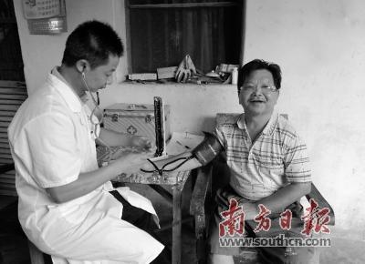 送醫(yī)送藥送健康 服務(wù)群眾“零距離”