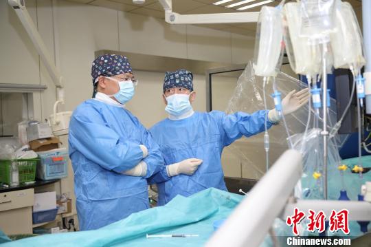上海專家逆行開通“隧道”造福腦血管病患者-易網健康<a href=http://www.fnaogov.cn/jkys/ target=_blank class=infotextkey>養生</a>網 上海專家逆行開通“隧道”造福腦血管病患者