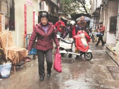 泉州:老人癡迷活動(dòng)免費(fèi)領(lǐng)取贈(zèng)品 陷入保健品推銷騙局