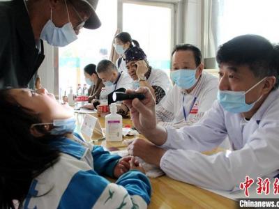 “母親微笑行動”走入甘肅?。喊儆啻诫窳鸦颊咄耆赓M修補拾起微笑