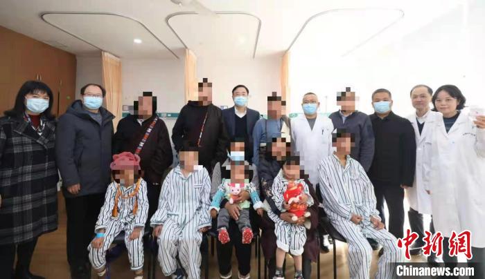 青海果洛唇腭裂患兒上海得矯治 回鄉迎新年-易網健康<a href=http://www.fnaogov.cn/jkys/ target=_blank class=infotextkey>養生</a>網 青海果洛唇腭裂患兒上海得矯治 回鄉迎新年