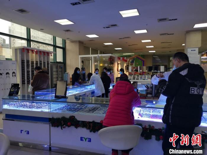上海構(gòu)造兒童青少年近視防控“堡壘” 集預防、篩查、干預、跟蹤于一體-易網(wǎng)<a href=http://www.fnaogov.cn/ target=_blank class=infotextkey>健康養(yǎng)生</a>網(wǎng) 上海構(gòu)造兒童青少年近視防控“堡壘” 集預防、篩查、干預、跟蹤于一體