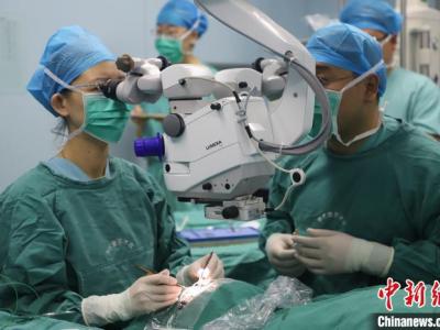 青海省首例折疊式人工玻璃體球囊植入手術(shù)成功實(shí)施