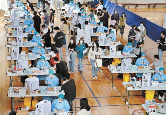 多位防疫專家提醒盡快推進疫苗接種動員全民守住戰(zhàn)“疫”成果