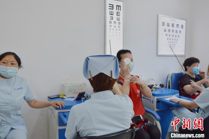 全國愛眼日,老年群體如何保持健康用眼?-易網健康<a href=http://www.fnaogov.cn/jkys/ target=_blank class=infotextkey>養生</a>網 全國愛眼日,老年群體如何保持健康用眼?