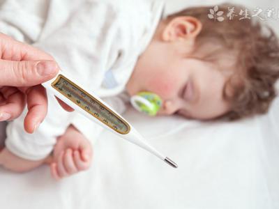 小孩高燒抽搐快警護送3分鐘就醫(yī) 寶寶高燒抽搐怎么辦