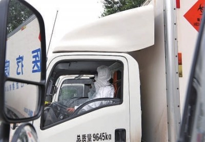 醫療廢物處置人員:抗疫“幕后英雄”-易網<a href=http://www.fnaogov.cn/ target=_blank class=infotextkey>健康養生</a>網 醫療廢物處置人員:抗疫“幕后英雄”
