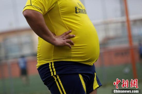 中國成年人超重群體龐大 “減重”有什么新招?-易網健康<a href=http://www.fnaogov.cn/jkys/ target=_blank class=infotextkey>養生</a>網 中國成年人超重群體龐大 “減重”有什么新招?