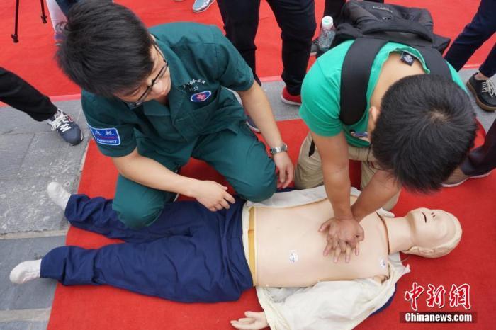 我國每年猝死人數高達55萬 心塞真的能要命!-易網<a href=http://www.fnaogov.cn/ target=_blank class=infotextkey>健康養生</a>網 我國每年猝死人數高達55萬 心塞真的能要命!
