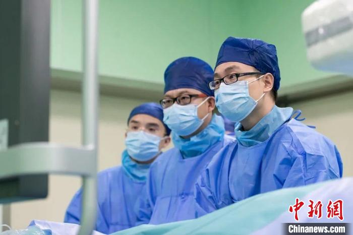 國產高端智能介入造影系統成功完成臨床驗證-易網<a href=http://www.fnaogov.cn/ target=_blank class=infotextkey>健康養生</a>網 國產高端智能介入造影系統成功完成臨床驗證