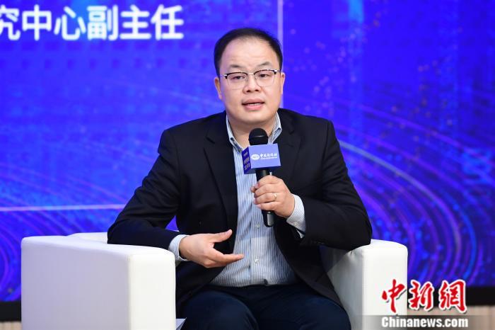 報告析互聯(lián)網(wǎng)醫(yī)療:堅持以人民健康為中心的價值依歸-易網(wǎng)健康<a href=http://www.fnaogov.cn/jkys/ target=_blank class=infotextkey>養(yǎng)生</a>網(wǎng) 報告析互聯(lián)網(wǎng)醫(yī)療:堅持以人民健康為中心的價值依歸