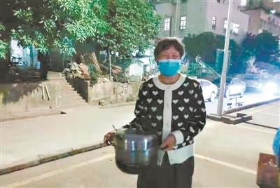封控區內突發心梗 一個電話手術獲救
