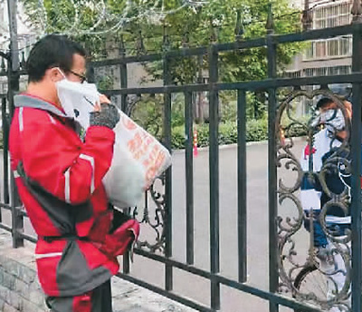 聽!快遞小哥講述抗疫故事-易網健康<a href=http://www.fnaogov.cn/jkys/ target=_blank class=infotextkey>養生</a>網 聽!快遞小哥講述抗疫故事