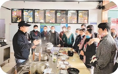“走到哪兒都能吃上這碗扁肉”-易網<a href=http://www.fnaogov.cn/ target=_blank class=infotextkey>健康養生</a>網 “走到哪兒都能吃上這碗扁肉”
