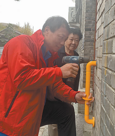 老有所為,貢獻“銀發力量”(體驗·民生一線觀察)-易網健康<a href=http://www.fnaogov.cn/jkys/ target=_blank class=infotextkey>養生</a>網 老有所為,貢獻“銀發力量”(體驗·民生一線觀察)