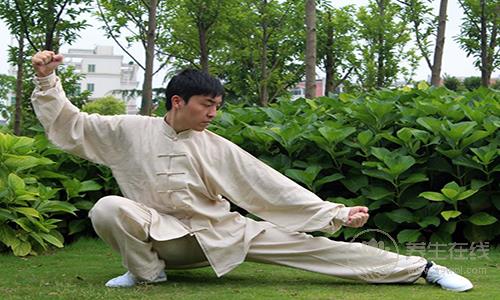 打太極拳的養(yǎng)生功效 有效治療慢性病