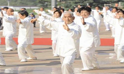 打太極拳的養(yǎng)生功效 有效治療慢性病