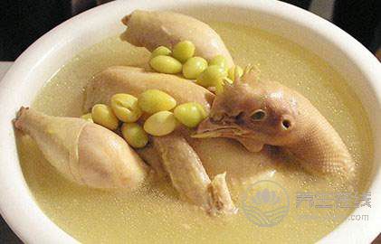 養腎食療方：魚鰾燉豬蹄補腎養精