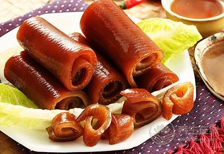 豬皮美容養(yǎng)顏又營(yíng)養(yǎng) 教你幾款家常豬皮食譜
