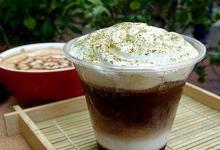 一杯奶茶相當(dāng)于5罐可樂6包薯片的含糖量