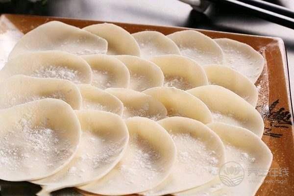 常買餃子皮和面條的人注意了！一定要注意辨別這點