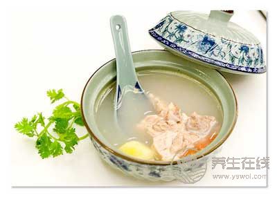 天冷愛喝湯 晚上喝湯好嗎? 天冷愛喝湯 晚上喝湯好嗎?