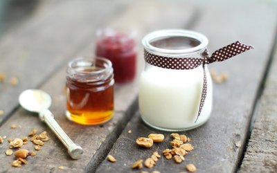 做酸奶應(yīng)該選取怎樣的原材料奶粉可以嗎