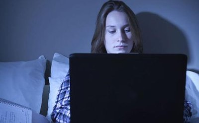 長時(shí)間的熬夜會(huì)加速我們身體的衰老嗎