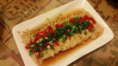 油淋金針菇需要準(zhǔn)備哪些材料以及做法-易網(wǎng)健康<a href=http://www.fnaogov.cn/jkys/ target=_blank class=infotextkey>養(yǎng)生</a>網(wǎng) 油淋金針菇需要準(zhǔn)備哪些材料以及做法