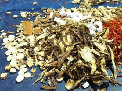 做艾灸、練八段錦、煮壺代茶飲 足不出戶做防護