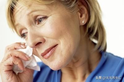 女士四十五歲后是人體“易老期”，夏天要繞開這一件事兒，再喜愛也要憋住