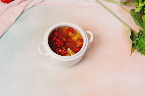 吃枸杞子會引起肝火旺盛嗎 吃枸杞上火是陰虛還是陽虛-易網(wǎng)健康<a href=http://www.fnaogov.cn/jkys/ target=_blank class=infotextkey>養(yǎng)生</a>網(wǎng) 吃枸杞子會引起肝火旺盛嗎 吃枸杞上火是陰虛還是陽虛