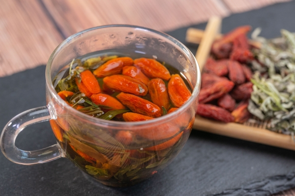 吃枸杞子會引起肝火旺盛嗎 吃枸杞上火是陰虛還是陽虛-易網(wǎng)<a href=http://www.fnaogov.cn/ target=_blank class=infotextkey>健康養(yǎng)生</a>網(wǎng) 吃枸杞子會引起肝火旺盛嗎 吃枸杞上火是陰虛還是陽虛