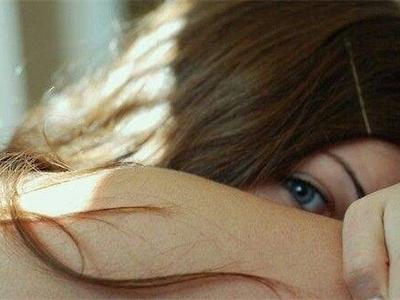 女性私處發(fā)黑的原因，是和性生活頻繁有關(guān)嗎？