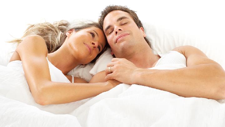 如何讓女人經(jīng)常達到高潮？第一步的前戲就很重要