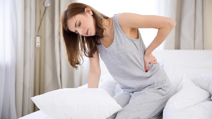 女人在上邊如何動(dòng)會(huì)最舒適？不張開腿就可以女上位的性技巧