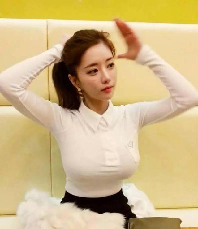 韓國(guó)J罩杯女主播 胸太大健身尷尬