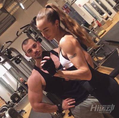 脖子以下全是腿，這位34歲辣媽腿長108cm！