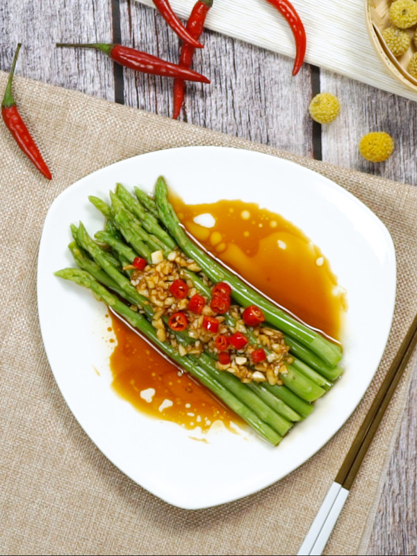 鮮味油淋蘆筍的做法-家常味燉菜譜