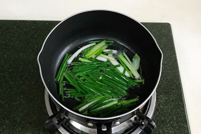 蔥油面的做法-咸鮮味拌菜譜-易網(wǎng)健康養(yǎng)生網(wǎng) 蔥油面的做法-咸鮮味拌菜譜