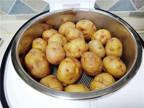 土豆蛋兒的做法-家常味蒸菜譜-易網健康養(yǎng)生網 土豆蛋兒的做法-家常味蒸菜譜