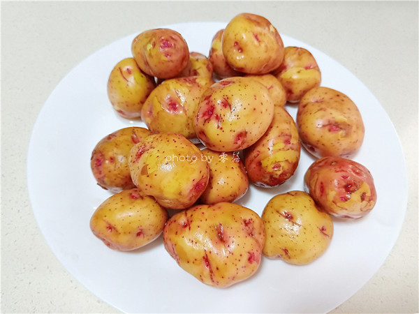 土豆蛋兒的做法-家常味蒸菜譜-易網<a href=http://www.fnaogov.cn/ target=_blank class=infotextkey>健康養(yǎng)生</a>網 土豆蛋兒的做法-家常味蒸菜譜