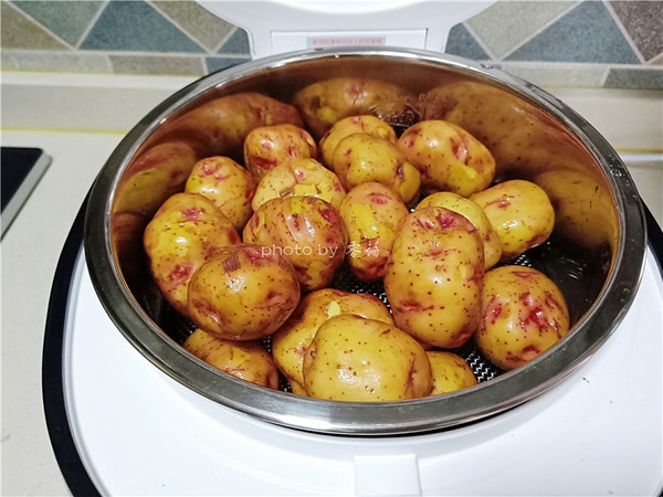 土豆蛋兒的做法-家常味蒸菜譜-易網健康養(yǎng)生網 土豆蛋兒的做法-家常味蒸菜譜