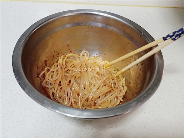 私房涼拌米粉的做法-家常味拌菜譜-易網健康養(yǎng)生網 私房涼拌米粉的做法-家常味拌菜譜