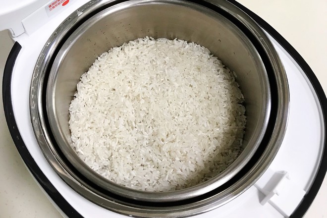 臘腸土豆脫糖飯的做法-咸鮮味蒸菜譜-易網健康養生網 臘腸土豆脫糖飯的做法-咸鮮味蒸菜譜