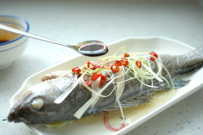 清蒸鱸魚(yú)的做法-家常味蒸菜譜